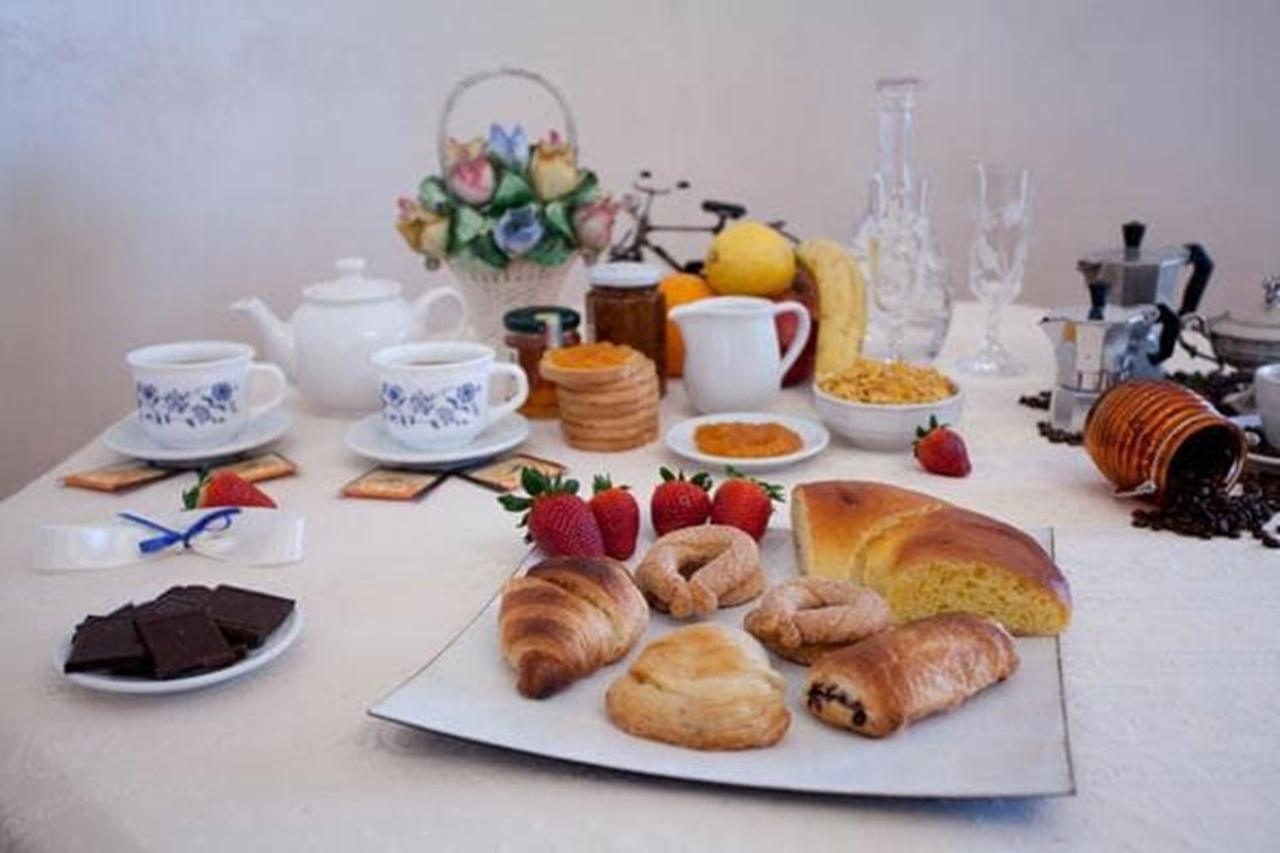 Bed and Breakfast Il Vicoletto Фрашинето Экстерьер фото